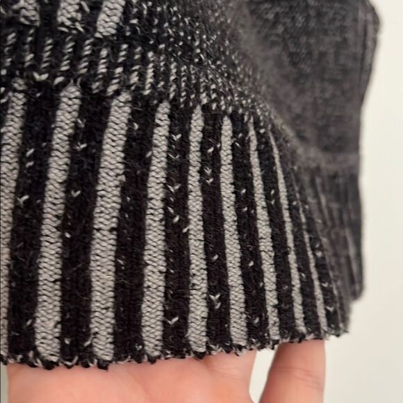 Urban Outfitters Black sweater‎ Crop Camisole - Picture 4 of 6